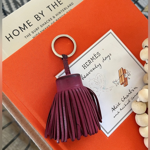 HERMES Carmen Tassle Bag Charm or Key Chain. Light maroon color. 100 % Leather. - Picture 8 of 8